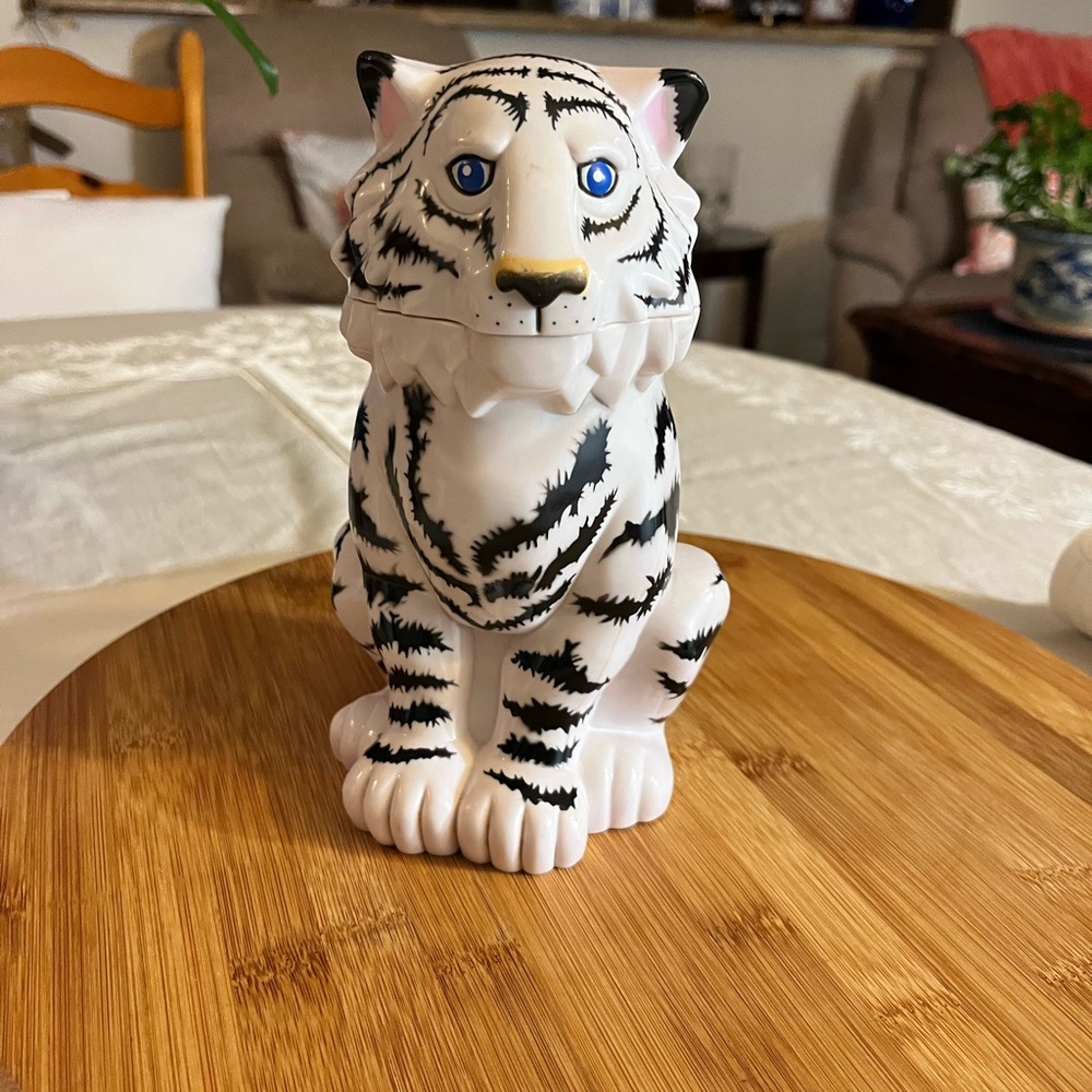 Ringling Brothers Tiger Cup Decoration Greatest Show on Earth Discontinued NWT
